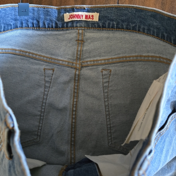 Johnny Was Samira Eyelet Cropped Baby Boot Mid Rise Jeans Embroidered Size 29 - Picture 13 of 16